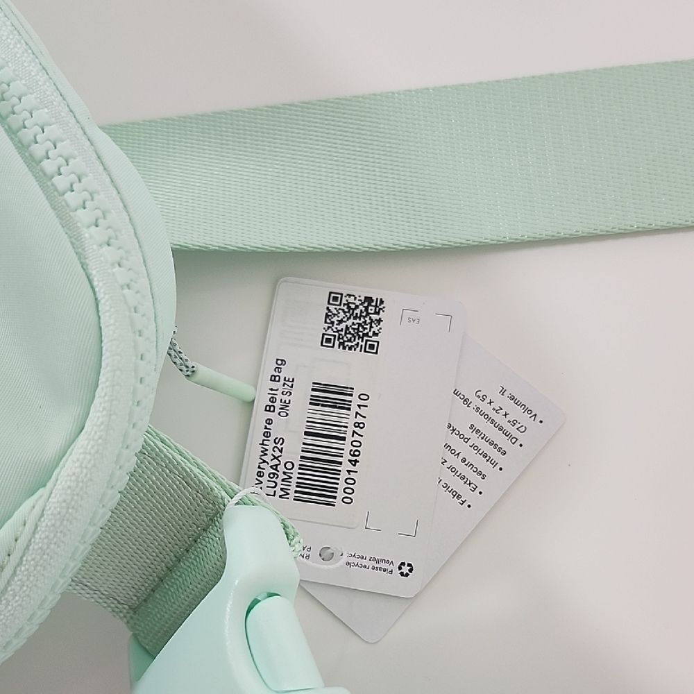 Lululemon Everywhere Belt Bag - Picture 2 of 4